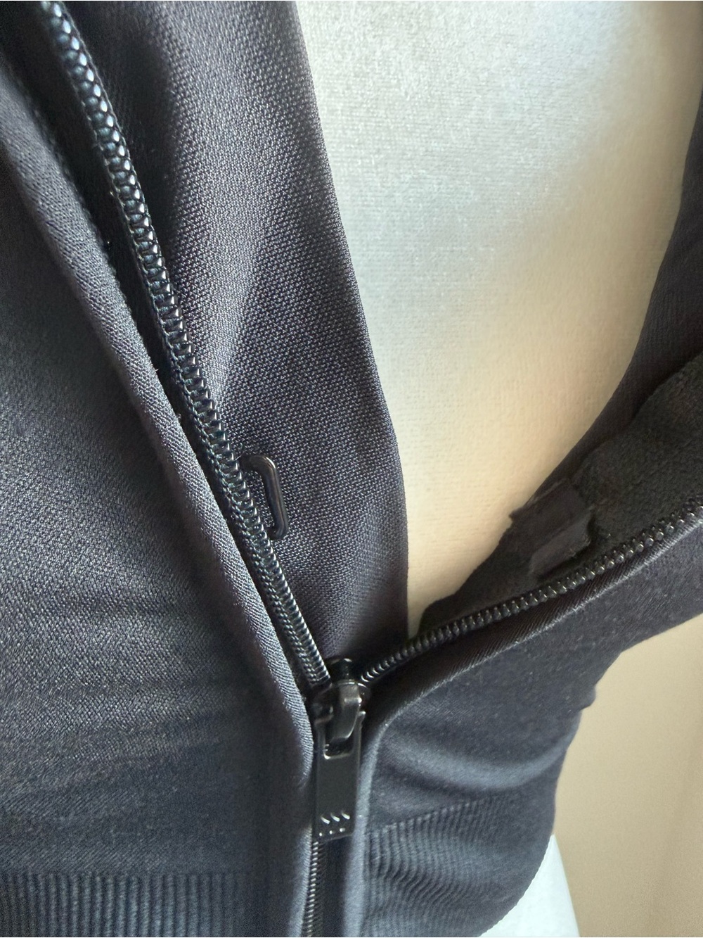 All in Motion Seamless Zip-Front Sports Bra - Picture 6 of 7
